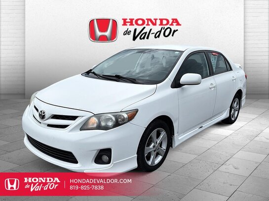 Toyota Corolla Berline 4 portes, boîte automatique, CE 2013 2013 Blanc
